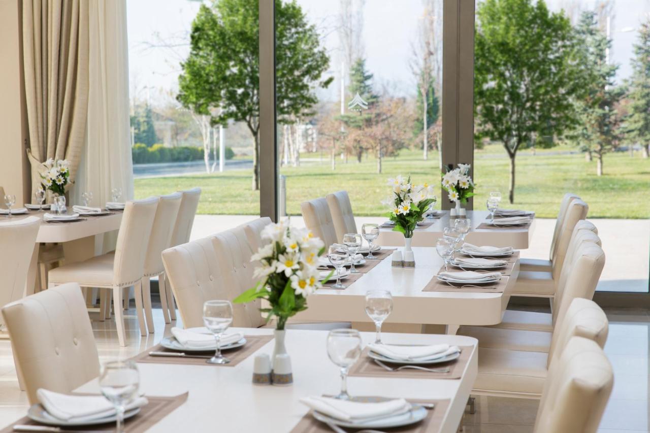 Gabala Garden Hotel Exteriör bild Restaurant
